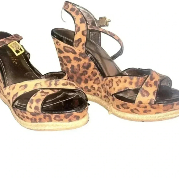 SOFIA VERGARA DESIGNER ANIMAL PRINT WEDGES. LOVE LOVE THESE - Picture 3 of 10